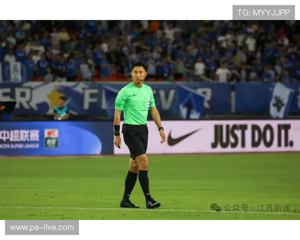 张玉宁单刀被判越位比赛被停 国安球迷怒骂裁判马宁引发热议