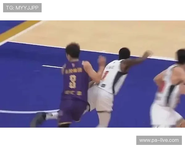 裁判判罚引争议赛后数据曝光直接引发全场热议球迷怒声四起 裁判判罚引争议赛后数据曝光直接引发全场热议球迷怒声四起