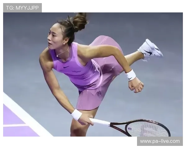 郑钦文单手巧解重炮四两拨千斤惊艳全场萨巴伦卡目瞪口呆掌声雷动